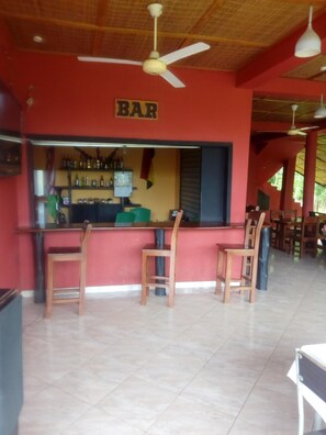 Bar (in der Unterkunft)