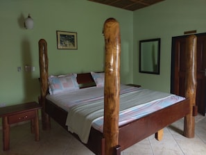 Coffres-forts dans les chambres, décoration personnalisée, bureau