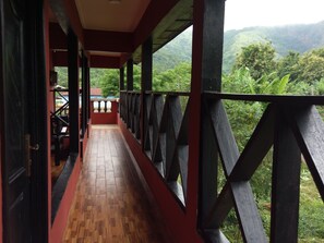 Comfort-Doppelzimmer, Nichtraucher, Bergblick | Terrasse/Patio