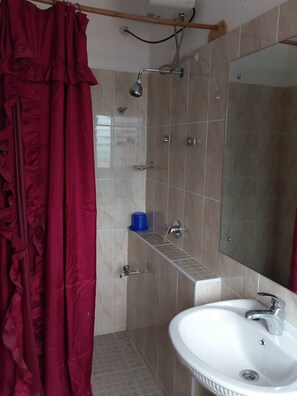 Comfort Double Room, Non Smoking, Mountain View | Bathroom | Shower, rainfall showerhead, free toiletries, towels - Big Foot Safari Lodge (Wli)