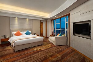 Family Suite | 1 bedroom, premium bedding, minibar, in-room safe