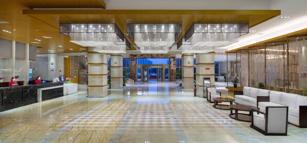 Lobby - Zhangjiajie Huatian Hotel (Zhangjiajie)