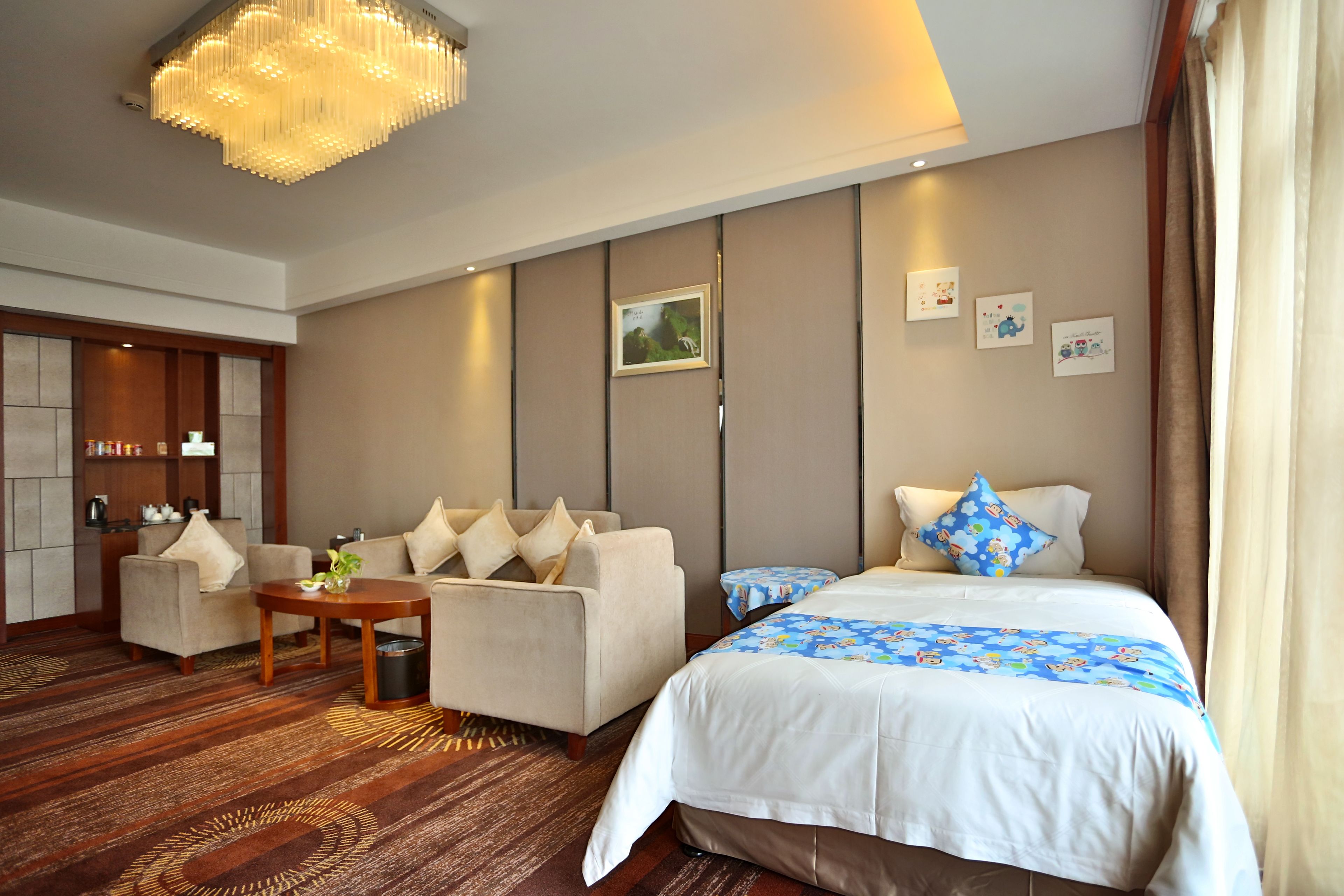 family suite | premium bedding, minibar, in-room safe, desk