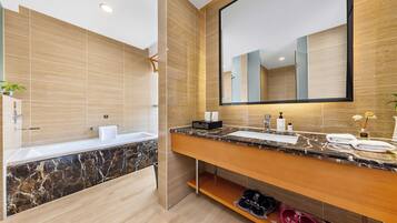 Luxury Suite | Private spa tub