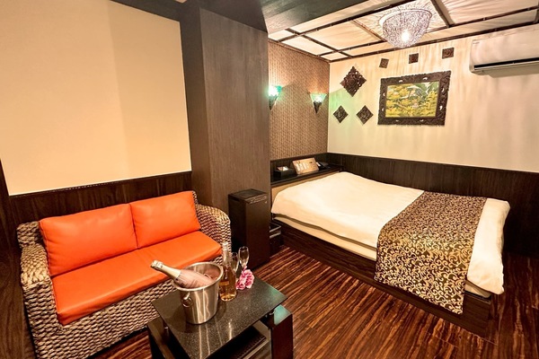 Moderate Double Room, Smoking | WiFi (free), bed sheets
