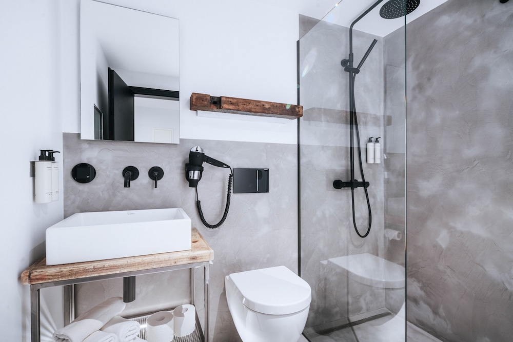 THE HEARTS HOTEL by null