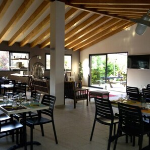Family dining - Camping Milella (Olmeto)