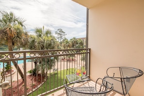Terrace/patio - Life's Just Right With The Beach In Sight! (Biloxi)
