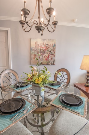 Dining - Life's Just Right With The Beach In Sight! (Biloxi)