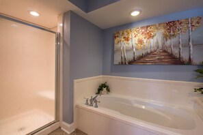 Shower, towels - Life's Just Right With The Beach In Sight! (Biloxi)