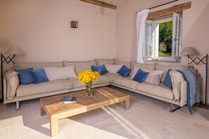 Villa San Bartolo | Oppholdsrom | Flatskjerm-TV