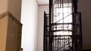 A staircase with a metal gate at the top, leading to a landing. - B&B Sosta Flegrea (Naples)