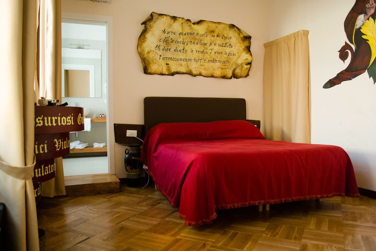 Quarto quádruplo design | Roupas de cama premium, edredons de pluma