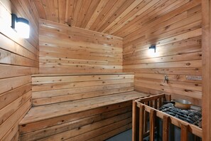 Sauna - Lakeside Fishing Bear Condo: Beach, Sauna, Club Room, Private Balcony (Danbury)