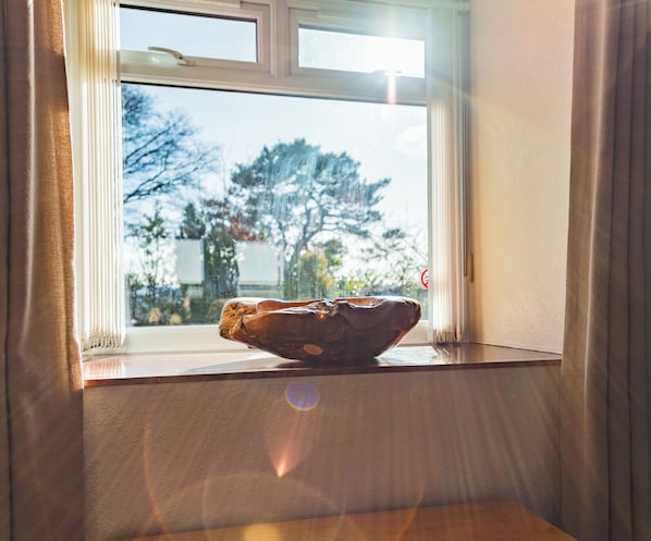 Family Cottage | Living area | Flat-screen TV - Darwin Cottage Self Catering in Elgin (Elgin)