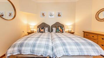 3 bedrooms, desk, laptop workspace, iron/ironing board