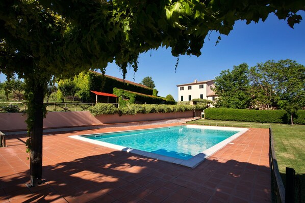 Piscine extérieure (ouverte en saison)
