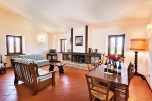Apartment, 2 Bedrooms (PIOPPO) | Living area | TV - Casale Satriano (Montefalco)