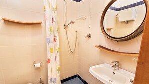 Apartment, 2 Bedrooms, 2 Bathrooms (QUERCIA) | Bathroom | Bidet, towels - Casale Satriano (Montefalco)