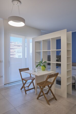 Premium Studio, Patio | Living area | Flat-screen TV - Guesthouse Libeticus (Cagliari)