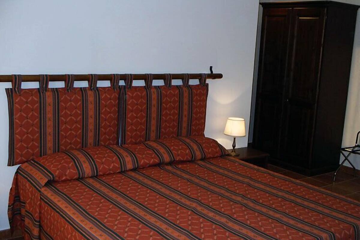 Quarto casal ou duplo | Escrivaninha, berços (sobretaxa), roupa de cama