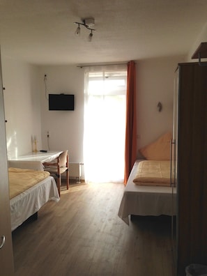 Classic Twin Room, 2 Twin Beds, Non Smoking | Premium bedding, desk, laptop workspace, blackout drapes - i-Motel (Obertshausen)