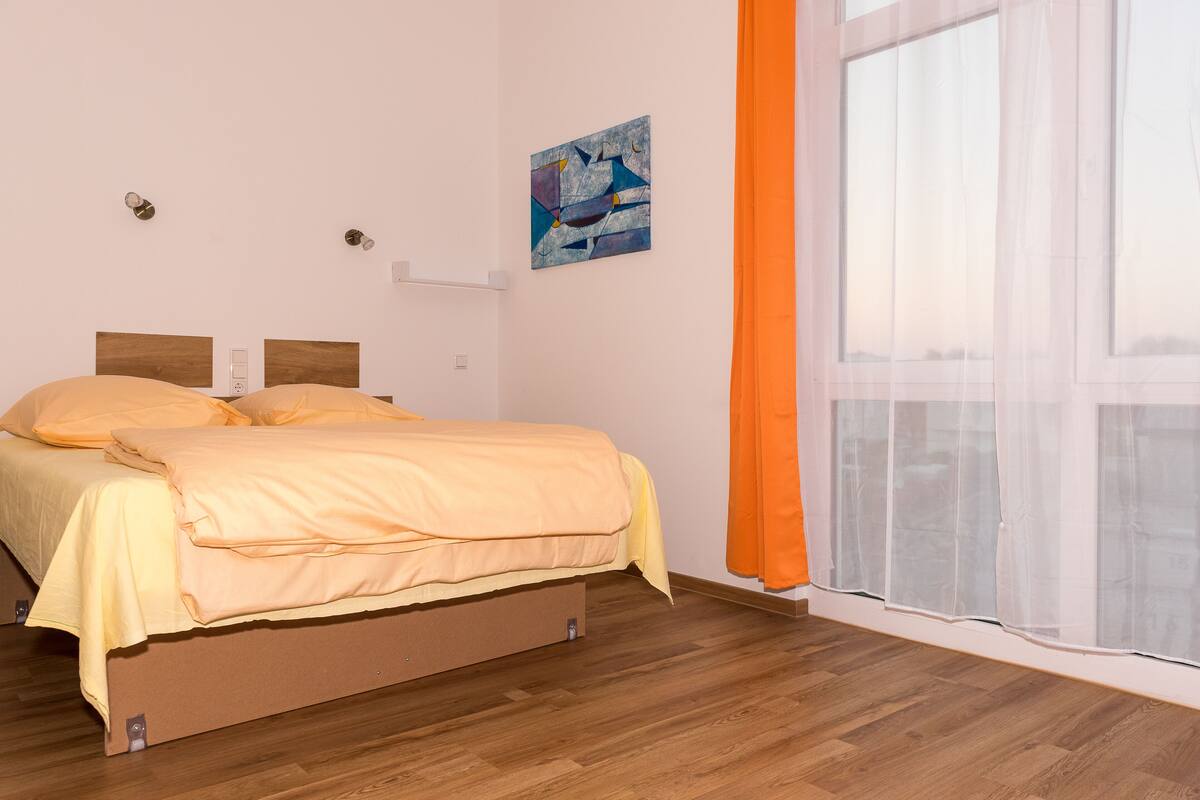 Classic Room, 1 Queen Bed, Non Smoking | Premium bedding, desk, laptop workspace, blackout drapes