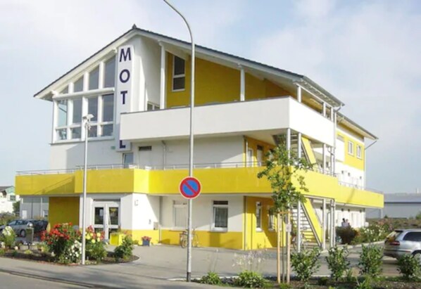 Property entrance - i-Motel (Obertshausen)