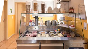 Petit déjeuner buffet servi tous les jours en supplément