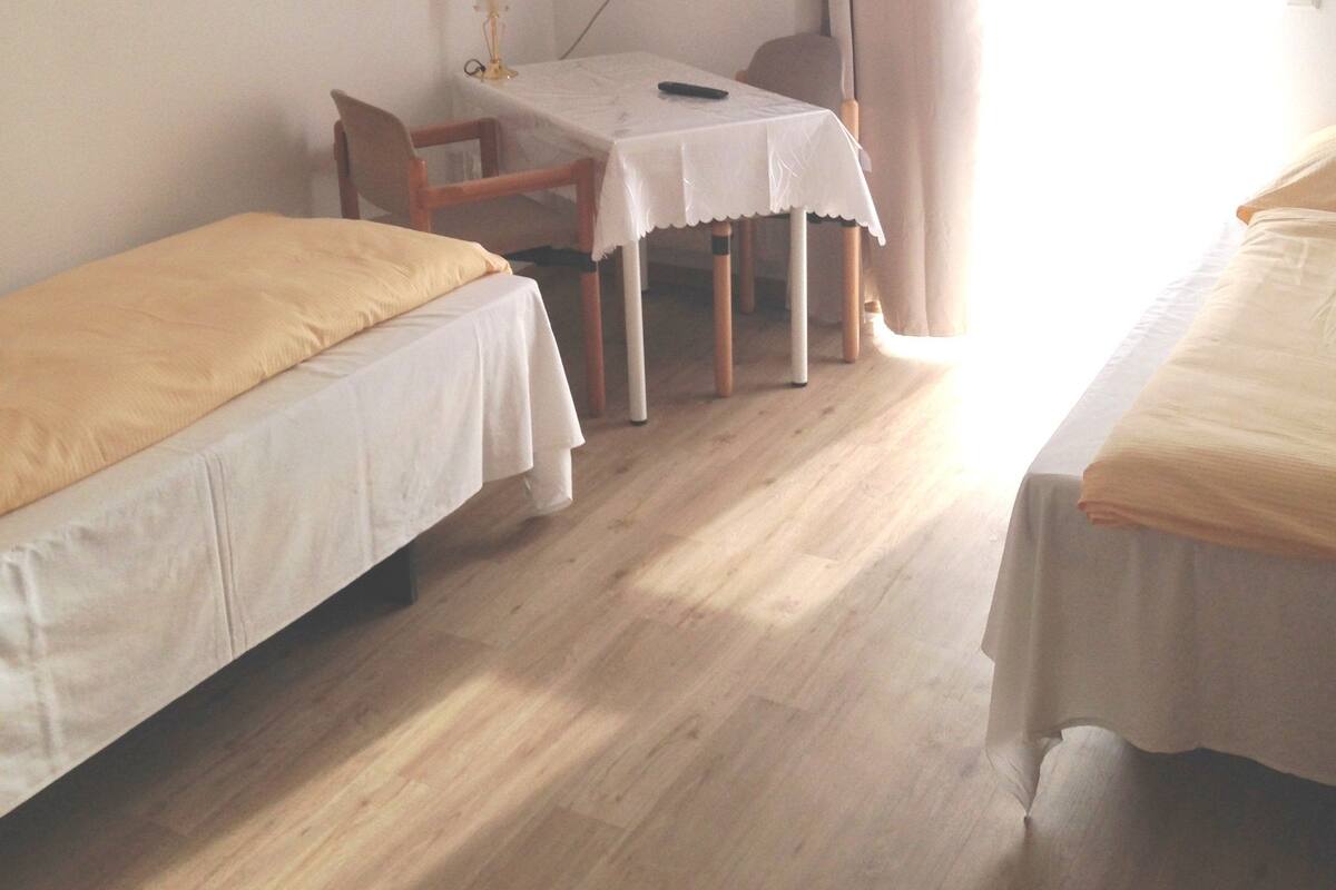 Chambre Classique avec lits jumeaux, 2 lits une place, non-fumeurs