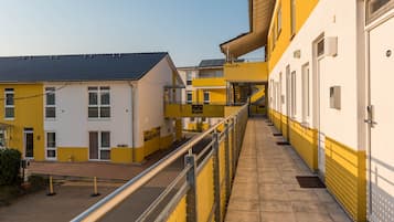 Classic Room, 1 Queen Bed, Non Smoking | Balcony view