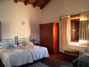 Tabla de planchar con plancha y cunas gratuitas 