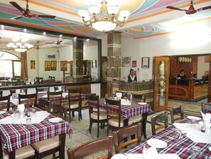 Dining - Hotel Taj Plaza (Agra)
