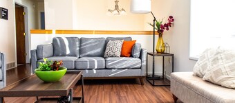 Bright & Private Home ~ Close To Downtown MQT