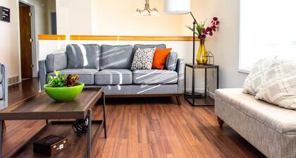 Bright & Private Home ~ Close To Downtown MQT