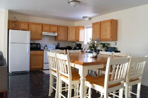 Fridge, microwave, oven, stovetop - Bright & Private Home ~ Close To Downtown MQT (Marquette)