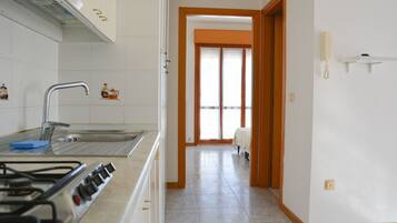 Appartamento, 1 camera da letto | Cucina privata | Frigorifero con congelatore, piano cottura, pentole/stoviglie/utensili
