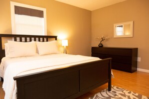 3 bedrooms, iron/ironing board, WiFi, bed sheets
