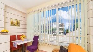 Studio Apartment with Mountain View | Oppholdsrom
