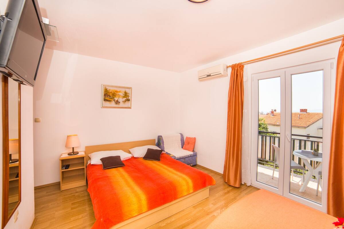 Studio Apartment with Balcony and Sea View | Desk, iron/ironing board, free WiFi