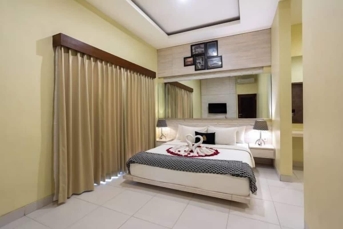 Minibar, in-room safe, desk, blackout drapes
