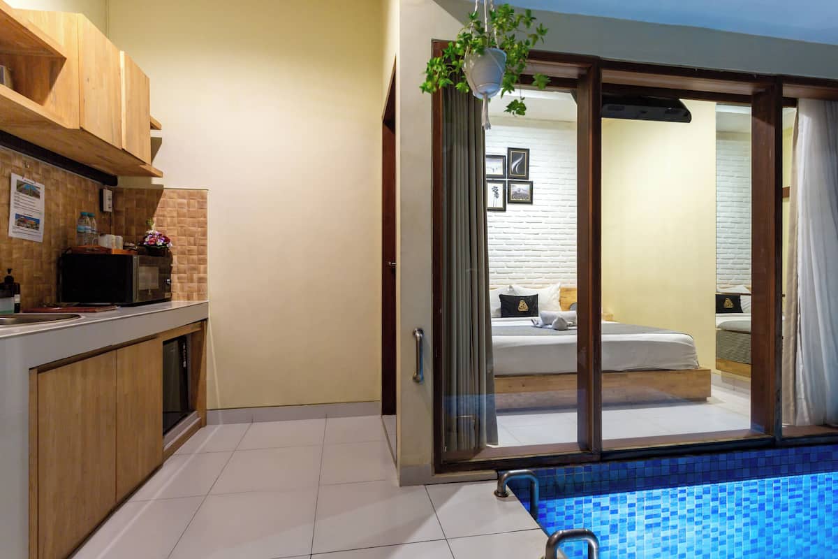 One Bedroom Plunge Pool Villa | Minibar, in-room safe, desk, blackout drapes