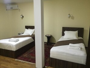 Superior Twin Room | Premium bedding, desk, blackout drapes, iron/ironing board - Jipek Joli Inn (Nukus)