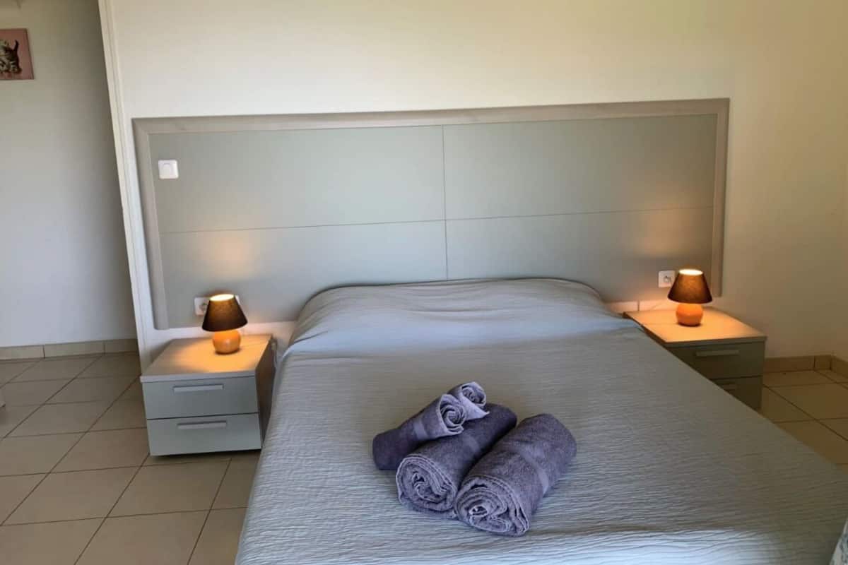 Comfort Apart Daire, Balkon, Deniz Manzaralı | Kaliteli yatak takımı, ücretsiz beşik/çocuk yatağı 