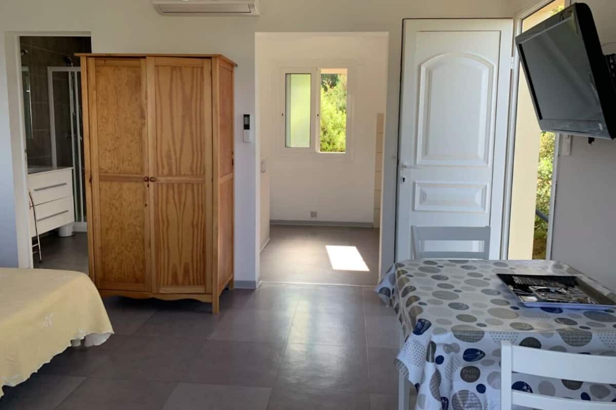 Economy Oda, Balkon, Deniz Manzaralı | Kaliteli yatak takımı, ücretsiz beşik/çocuk yatağı 