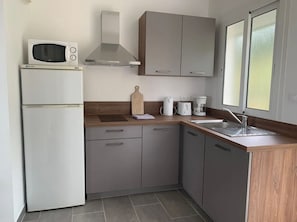 Chambre Classique, balcon, vue mer | Cuisine privée | Bouilloire électrique