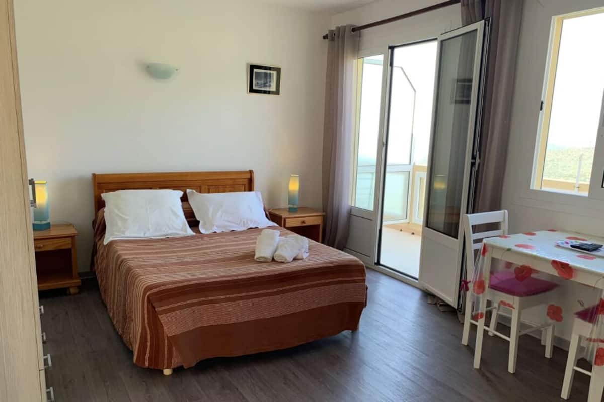 Oda, Balkon, Deniz Manzaralı | Kaliteli yatak takımı, ücretsiz beşik/çocuk yatağı 