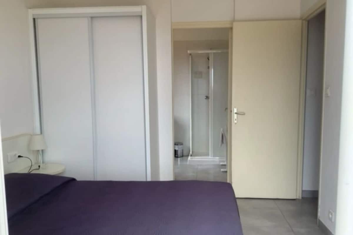 Classic Apart Daire, Balkon, Deniz Manzaralı | Kaliteli yatak takımı, ücretsiz beşik/çocuk yatağı 