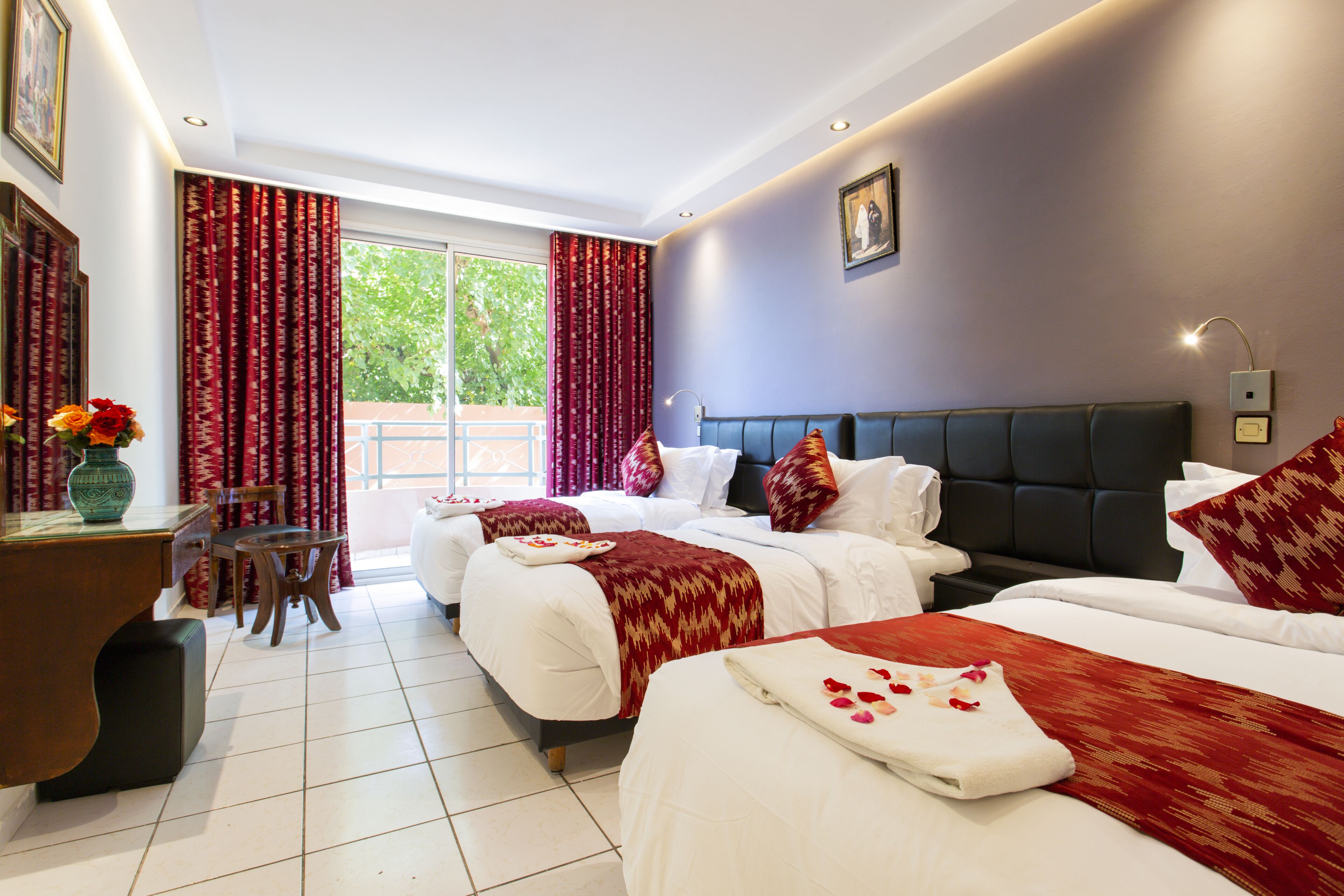 خزنة داخل الغرفة وستائر تعتيم وتجهيزات عازلة للصوت وواي فاي مجانًا