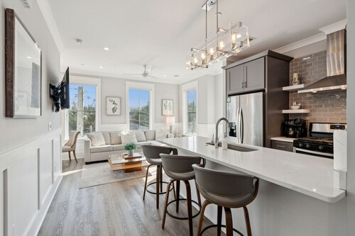 Elegant and Chic Condo in Downtown Historic Charleston